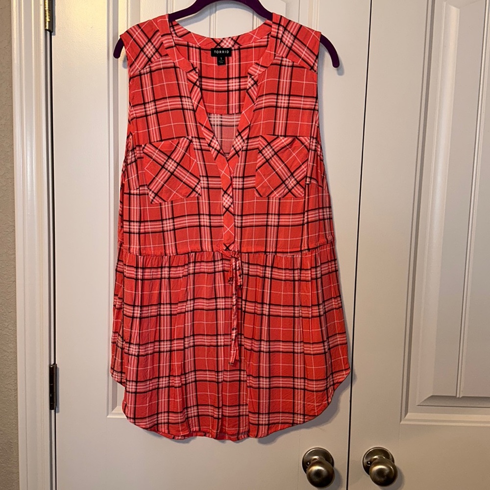 Torrid size 1 coral sleeveless, baby doll top adjustable drawstring waist.